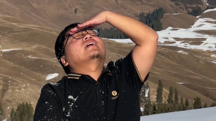 This guy’s using tired old memes to sell products again!