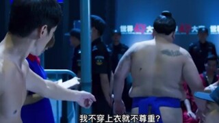 黄飞鸿与火云邪神对战，他却毫无斗志，被火云邪神的怪异招式打趴