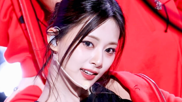 เทพธิดาแห่งความงามสถิตย์แล้ว! 【โจวจื่อหยู】สตรีทชั่นโหดจัด ฟาดหน้ากลางเวทีอย่างเมามัน! ความงามระดับโล