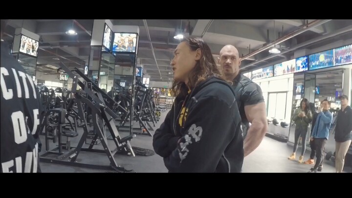 The Previous World of Warcraft Annual Gala / Becoming a Tough Stand-Up Comedian