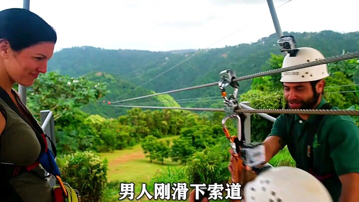 ผู้ชายเพิ่งเลื่อนลงมาจากทางเชือก แต่ไม่รู้เลยว่าเชือกนิรภัยกำลังแตกออก เขายังทำหน้าเพลิดเพลินสนุกสนา