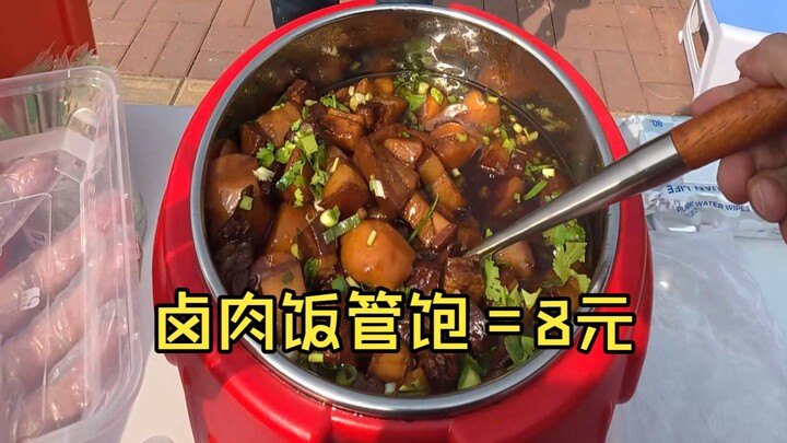 Bày hàng ở công trường