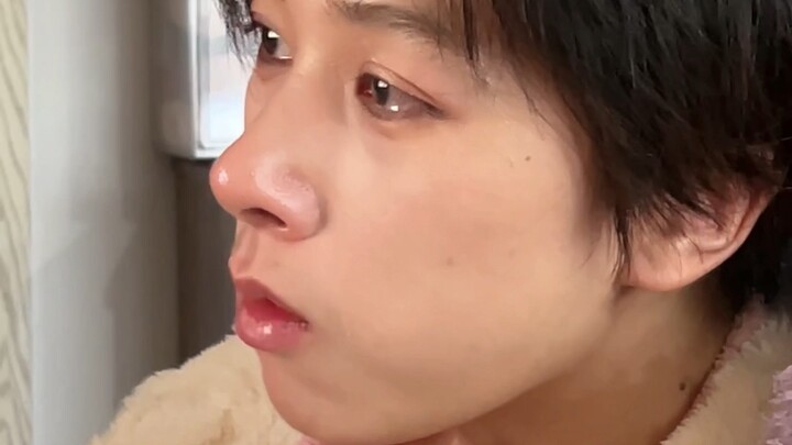 #يوميات يوان يانغ الصغيرة | أتذكر أنني طلبت منها أن تحضر لي الماء... @يوان زي المحبة للالتصاق بيب___