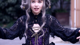 Bagaimana seharusnya pengantin wanita lolita yang mengenakan gaun panjang berjalan? Dengan cara ini,