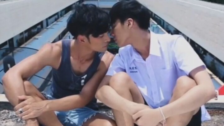 Xiaoshou confessed, Xiaogong opened the kiss directly! Thai drama "Walking with Father"