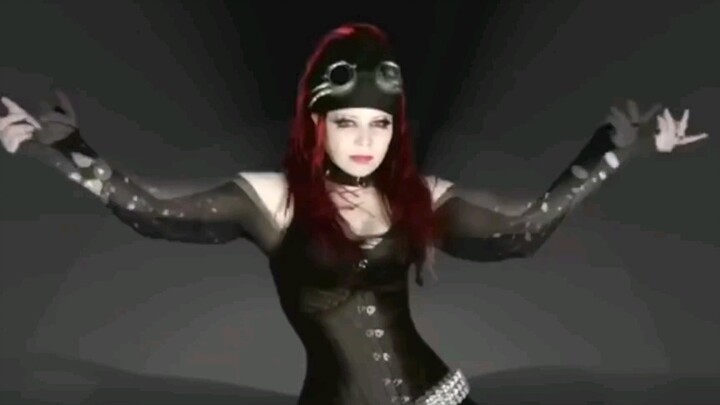 Tarian industri oleh penari industri cybergothic Pentafunk Jenny