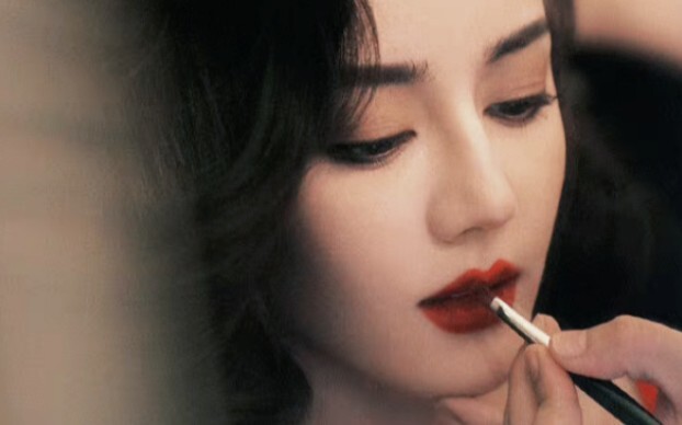 Cười chết mất! Cô nàng này chính là mỹ nhân sắc sảo đã xuất hiện giữa làng giải trí hiện nay, nơi đâ