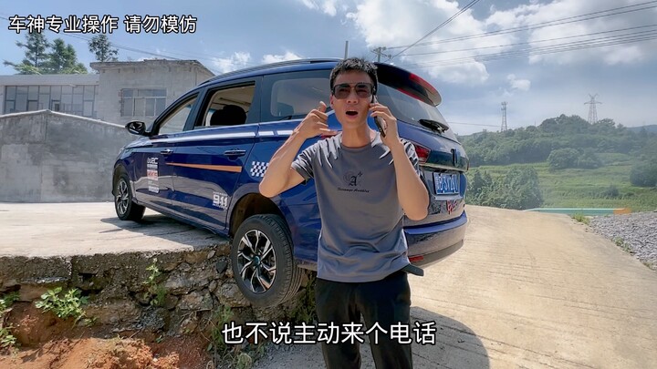 Two rear wheels stuck in a pit? Drivers must watch: on-site solo escape techniques