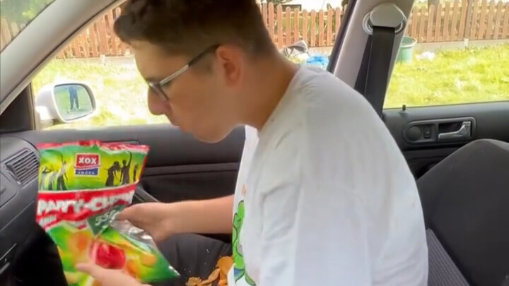 The very first kick already blew up!