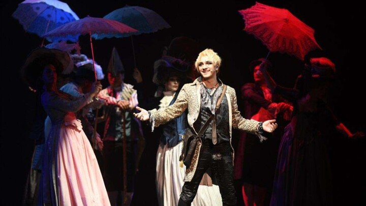 Understand the difference between French musicals and German and Austrian musical dances in two minu