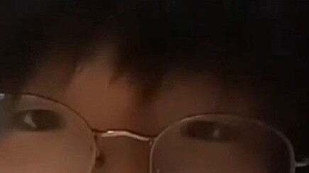 الرجل الكوري اخترق الدفاع، ولم يكن يستطيع التحدث بالصينية، فاستخدم مترجمًا للتسجيل، ونشر صورة باللغة