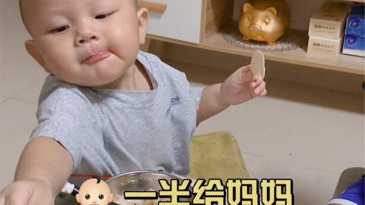 This gesture totally caught me off guard—such a mother's heart! So touching~