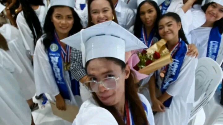 Never give up I'll always pray to God that I can do it I believe to God that he never leaves me 🙏🎓