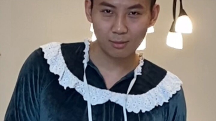 黑眼圈是因为工作，不是玩游戏哦