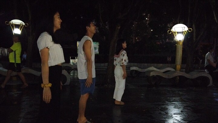 Upon learning that the village beauty and his future mother-in-law were dancing in the square, A-Wan