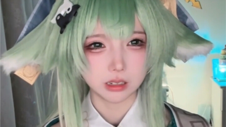 Livestreamer cosplaying Huo Huo bursts into tears after being bombarded with comments; viewers rave 
