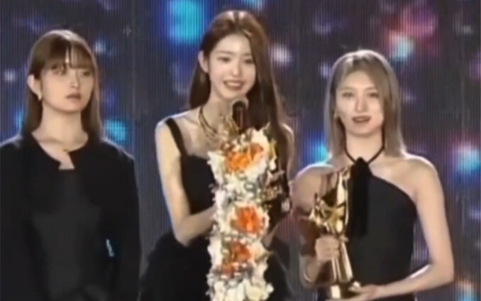 Mic di chuyển theo Zhang Yuanying và Kim Qiutian – chị Qiutian và cô bé Xiaoyuan thật đáng yêu!