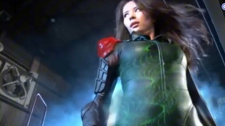 【Cosplay】Nữ chiến binh máu sắt biến hình và đánh bại Thủ lĩnh quái vật