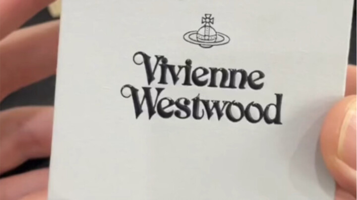 Lâu lắm rồi mới có cảm giác yêu từ cái nhìn đầu tiên như thế này.