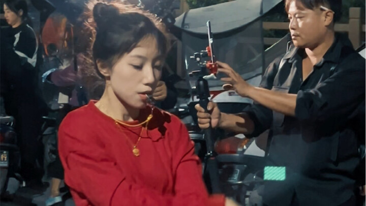 واو، الجنية الصغيرة تشن جيا إر وصلت! حاملة راية يينغغه الجميلة من هوا تبدو رائعة جدًا!