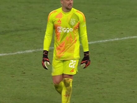 Penalty shootout drama lasts 17 rounds; 40-year-old veteran goalkeeper saves five penalties #EuropaL