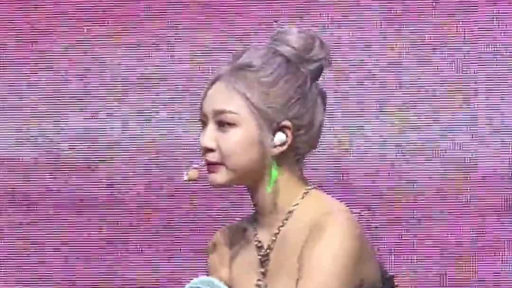 宁艺卓 被男粉嘶吼吓到