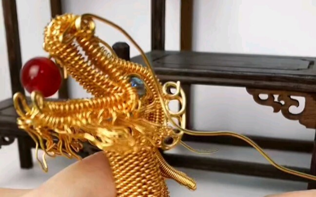 Setelah melihat karya-karya naga bunga lilit dan naga bunga sutra dari para pengrajin jinzi lainnya,