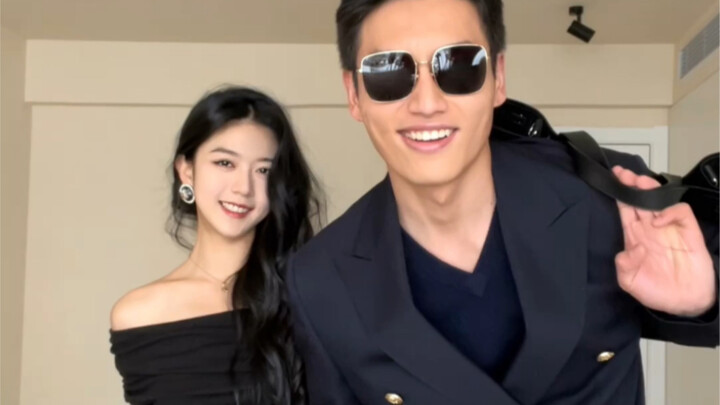 Gaya Pasangan Seri Hitam Emas