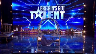 disclaimer this vedio was not mine the original os in  Asias got talent iwas soo amaze him.