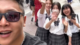 Không, tôi đã tốn tiền để đến Tokyo, nhưng anh lại khiến tôi có cảm giác như đang ở Trùng Khánh vậy.