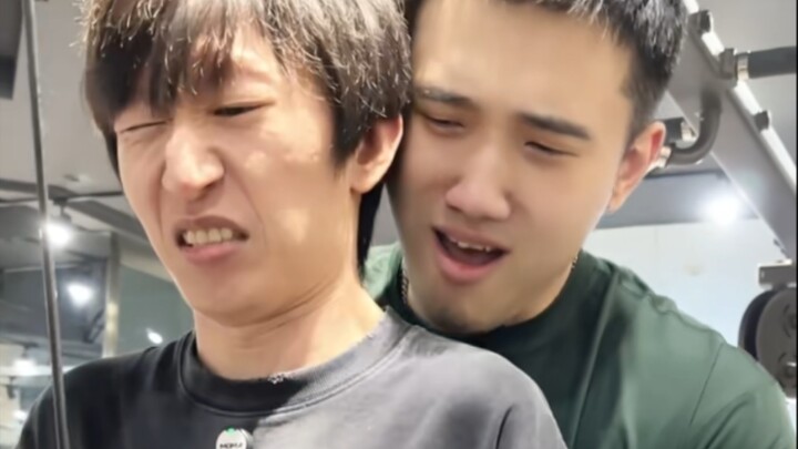 Ujian di gym Otto dengan tongkat listrik (tambahan rekaman terbatas) 480p