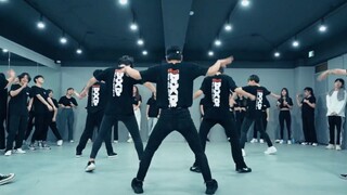 หนุ่มๆ จากคณะเต้นคัฟเวอร์เพลง "JOPPING" ของ SuperM สุดเท่! |. 4X4 สตูดิโอ