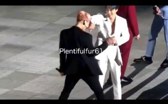EXO rolling competition—whose dance moves are the most captivating? Please, Park, rein in your fans 