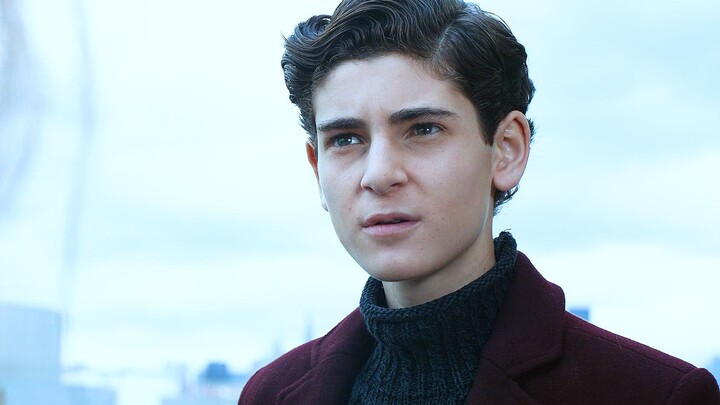 Cảnh khoe của nổi tiếng của Bruce Wayne mới mộc mạc, chân phương làm sao, mà vẫn gần gũi đến mức khi