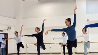 Kunjungan ke lokasi syuting "Dancing Spring" oleh Grup Tari Teater Opera dan Tari Nasional Tiongkok