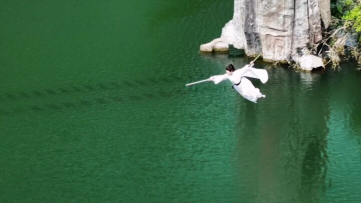 Pegunungan dan sungai-sungai indah di China, mengapa tidak memotretnya dalam pemandangan nyata?