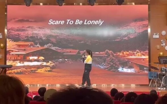 Scared to be lonely武汉理工新才大赛翻唱现场