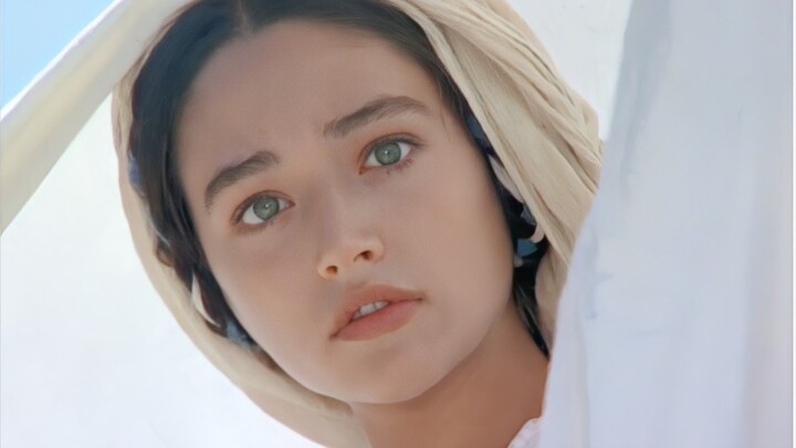 “Lilin Salam Maria tidak pernah terlihat begitu terang” (Olivia Hussey)