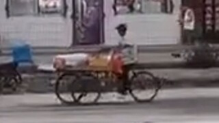 هذا الرجل العجوز يبيع الذرة، ويبيع شعور الموسيقى الإلكترونية ~