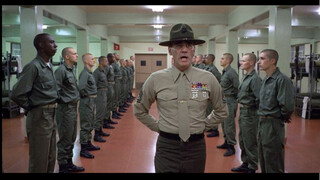 Bagian lari pagi dengan suara kuning dari "Full Metal Jacket"