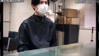 เอซยังอาศัยความพยายามของตัวเองและในที่สุดก็ได้รับเลือกให้เป็นตัวเอกของคาเมนไรเดอร์