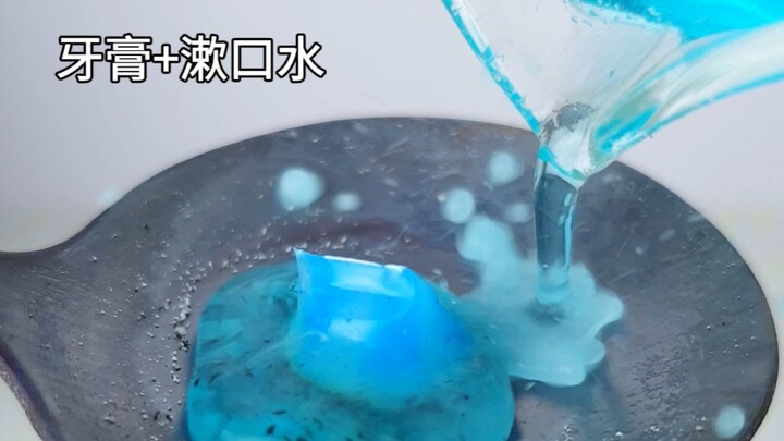 Kem đánh răng + nước súc miệng, khi được hơ trên thìa nóng sẽ xảy ra phản ứng gì?