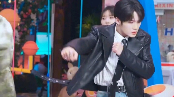 Pertarungan tari Big Brother dan Little Ding! Tak sabar melihat Big Brother Six menari malam ini! [T