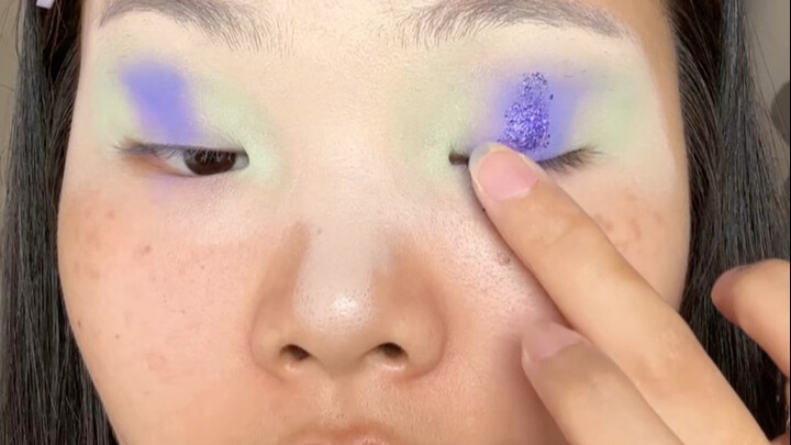 เติมสีสันอันน่าตื่นตาให้กับลุคเมคอัพเบาๆ ไปเลย!!!