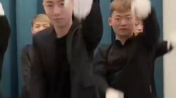 Zhang Shiyao danced the Qinghai Shake live broadcast at the request of the audience