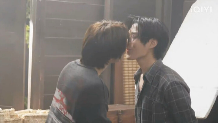 【TleFirstone】OMG! She actually kissed Brother Deng off-screen.
