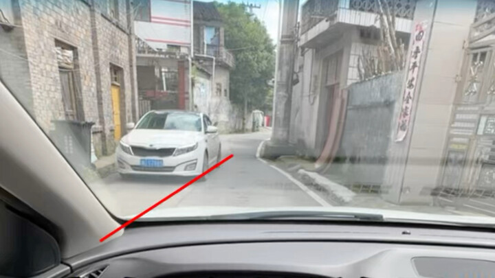 New drivers hit the road: How do you determine whether you can safely pass on a narrow road? #CarKno