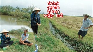 Tư ra đồng đem đồ ăn lên cho vợ và cái kết...