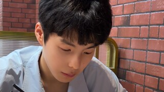 You can say this is a stereotyped behavior, but I understand it as a cute little persistence~