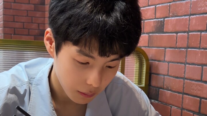 You can say this is a stereotyped behavior, but I understand it as a cute little persistence~